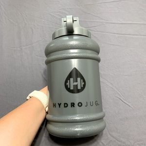 Hydro jug in charcoal